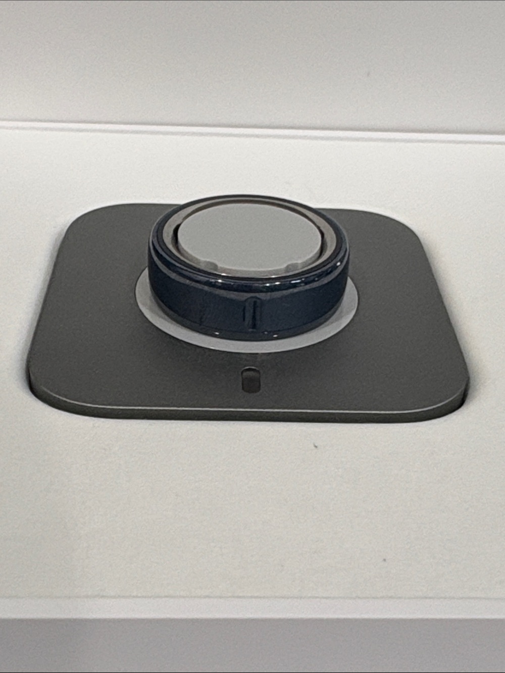 Oura Ring Gen 4 Ceramic in Midnight Blue size 8